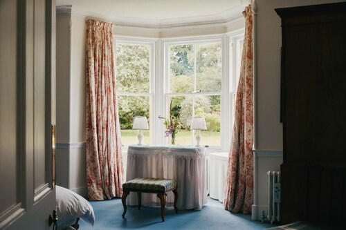 The Secret Loch - Six Bedroom Villa, Sleeps 12