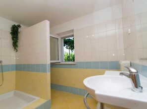 Appartement (One Bedroom Apartment with Terrace) | Salle de bain
