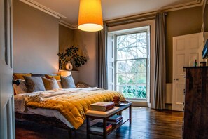 5 bedrooms, iron/ironing board, bed sheets