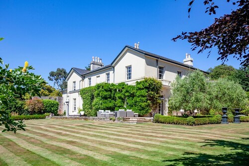 Laguna Mansion - Five Bedroom Villa, Sleeps 10