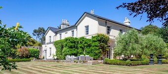 Laguna Mansion - Five Bedroom Villa, Sleeps 10