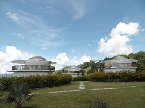 高級寢具、免費無線上網、床單