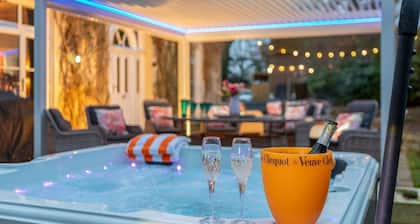 Moonstone Villa - Eight Bedroom Villa, Sleeps 18