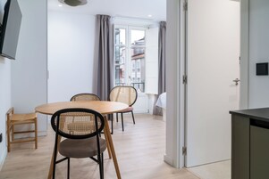 Studio with Balcony | Living area | 50-inch flat-screen TV with cable channels