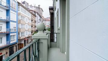 Studio with Balcony | Terrace/patio
