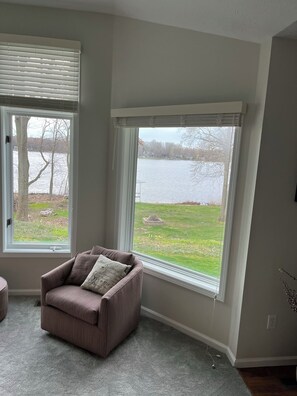 Smart TV, computer monitors - Lakehouse Retreat: 5 Bedrooms, Sleeps 22 (Paw Paw)