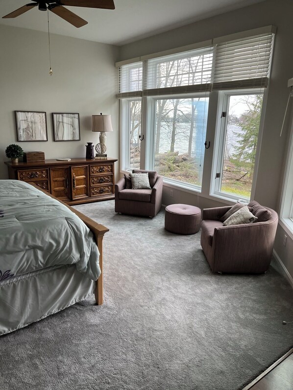 5 bedrooms, desk, iron/ironing board, travel cot