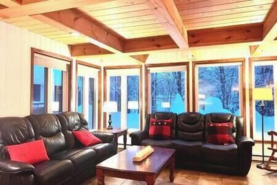 Family chalet and SPA near Mont Orford