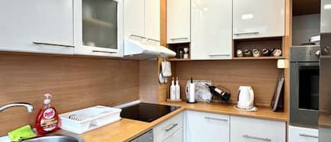 Geladeira, fogão, cooktop, lava-louças