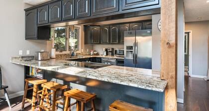 Tall Pines Escape at Crystal Mountain! Walk to Resort!