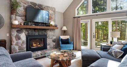 Tall Pines Escape at Crystal Mountain! Walk to Resort!