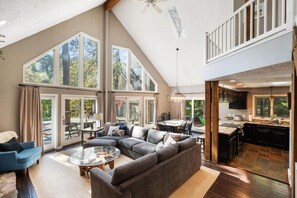 Smart TV, chimenea y tenis de mesa 