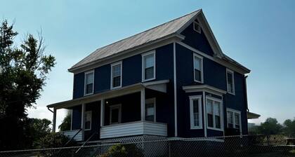 Charming 3-bedroom house with AC and WiFi in Paw Paw