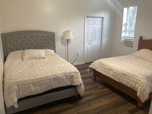 Room - Charming, updated 1-bedroom house conveniently located near highway. (Charlotte)