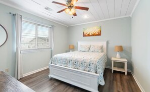 3 bedrooms, desk, iron/ironing board, free WiFi