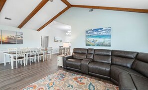 Smart TV, books - Updated Sunset Beach home w/ a 2-minute walk to the beach.  Parking for 5 cars. (Sunset Beach)