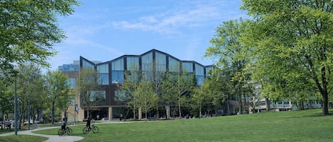 Departamento de diseñador, baño privado (The Oak Park Loft) | Exterior