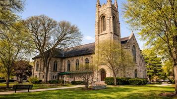 Design Apartment, Private Bathroom (The Oak Park Loft) | Exterior