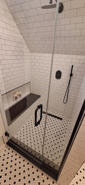 Design Apartment, Private Bathroom (The Oak Park Loft) | Bathroom - The Oak Park Loft (Oak Park)