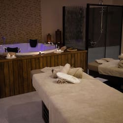 Couples treatment rooms, sauna, hot tub, steam room, Turkish bath