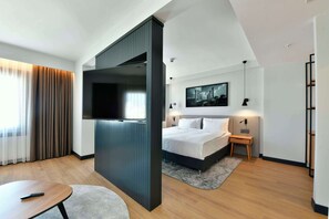 Premium bedding, in-room safe, desk, laptop workspace - Radisson Hotel Mersin (Mersin)