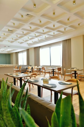 Desayuno buffet todos los días (con cargo) 