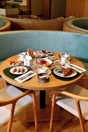 Daily buffet breakfast for a fee - Radisson Hotel Mersin (Mersin)