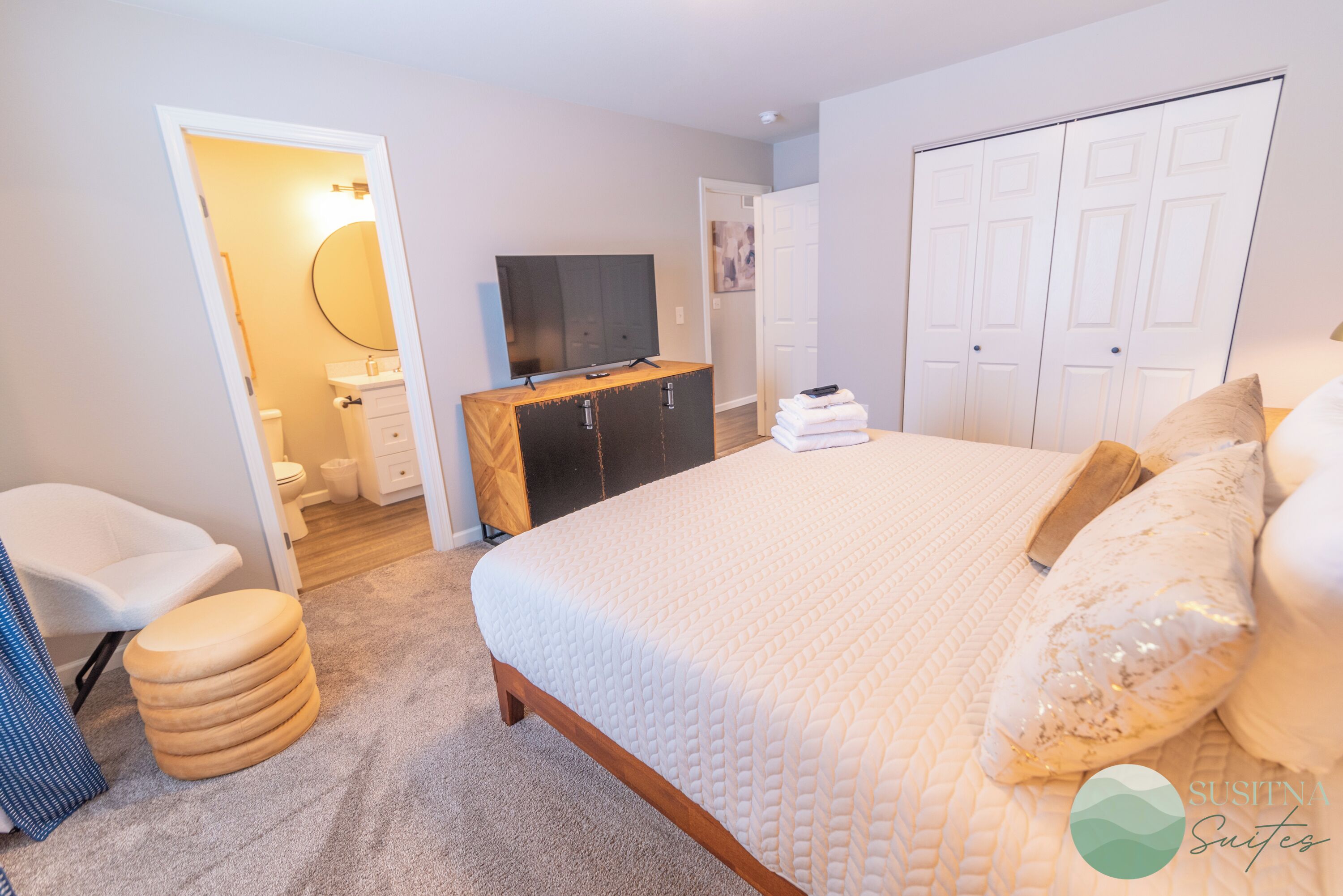 3 chambres, fer et planche à repasser, Wi-Fi, draps fournis