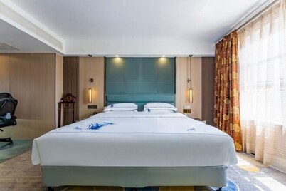 Friendship Peak Hotel