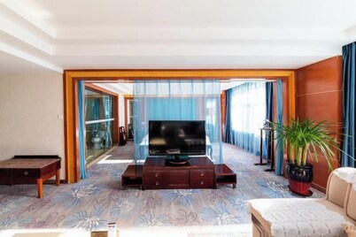 Friendship Peak Hotel