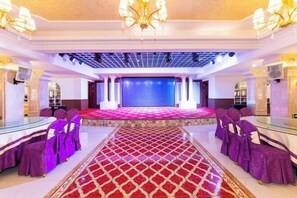 Restaurant - Friendship Peak Hotel (Burqin)