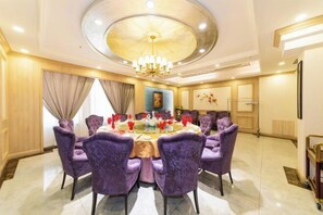 Restaurant - Friendship Peak Hotel (Burqin)