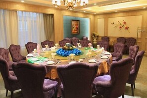 Restaurant - Friendship Peak Hotel (Burqin)