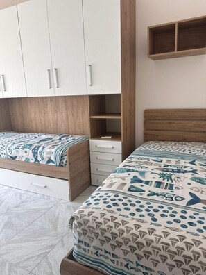 3 bedrooms, iron/ironing board, WiFi, bed sheets
