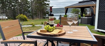 Ocean Pearl
Ocean View ,Private Deck W/BBQ, Outdoor Fire Pit