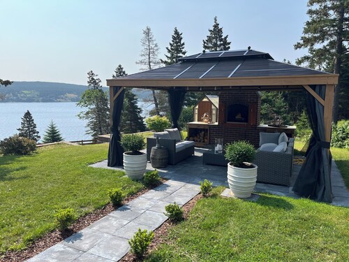 Ocean Pearl 
Ocean View ,Private Deck W/BBQ, Outdoor Fire Pit  