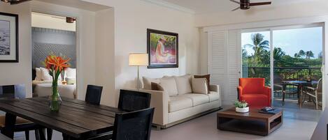 Smart TV, table football, ping pong, stereo