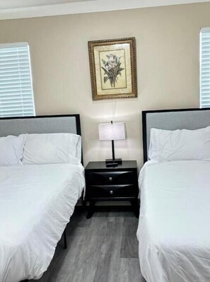 3 bedrooms, WiFi, bed sheets - Central Spacious convenient I-10 (Gonzales)