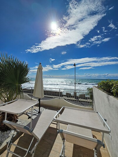 Villa by the sea - Litore Domus