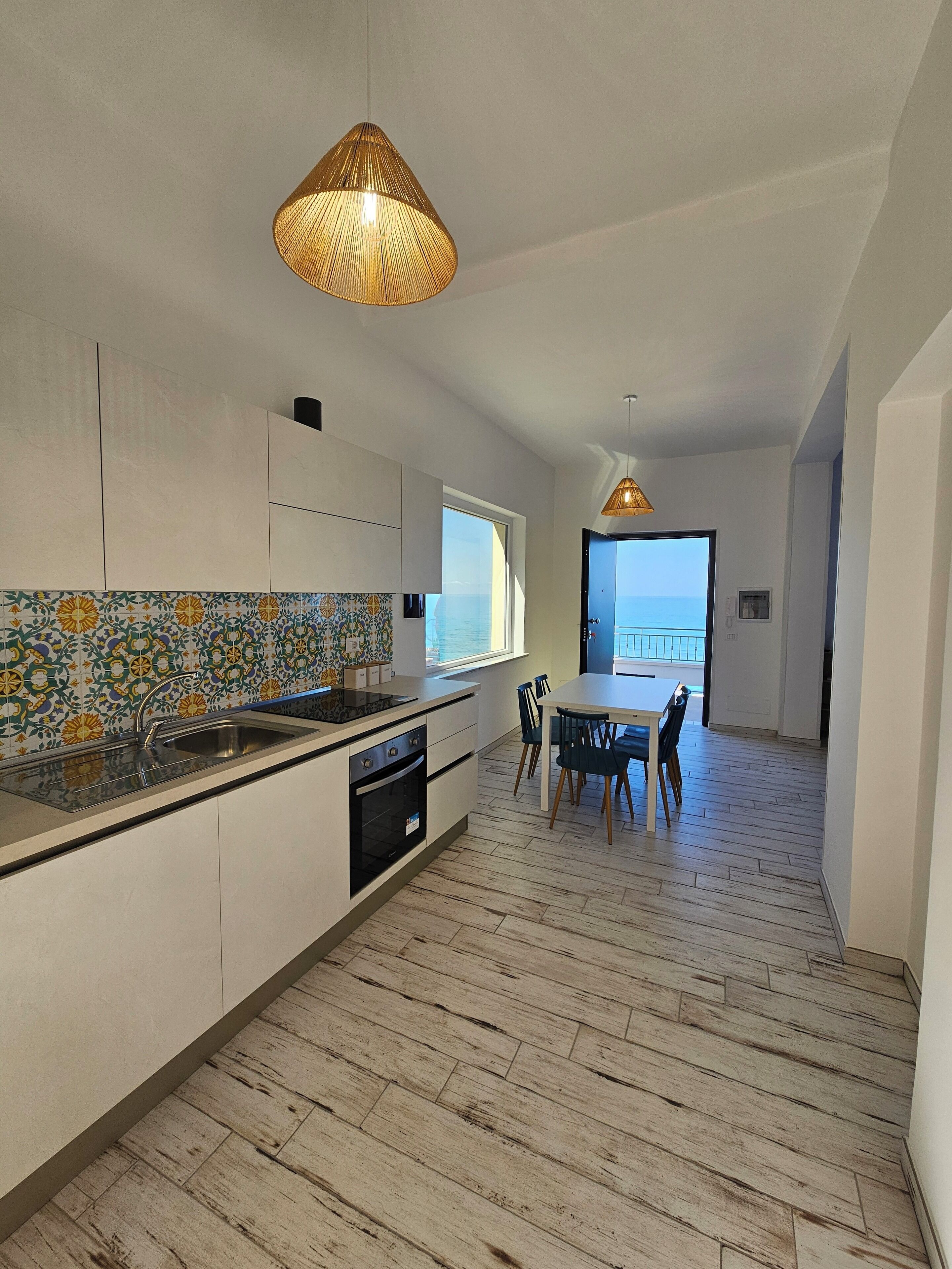 Réfrigérateur, four, plaque de cuisson, lave-vaisselle