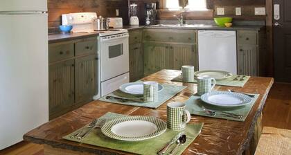 Luxuary Cabin secluded on 40 acres of Spectacular Mountain Wilderness.