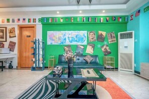 المنشأة من الخارج