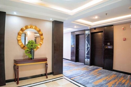 Xiushan V8 Boutique Hotel (Xiushan Railway Station Branch)