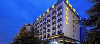 Xiushan V8 Boutique Hotel (Xiushan Railway Station Branch)