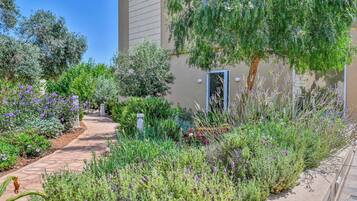 Villa (5 Bedrooms) | Exterior