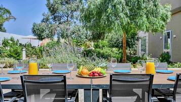 Villa (5 Bedrooms) | Exterior