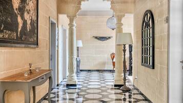 Villa (5 Bedrooms) | Interior