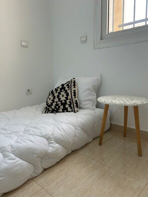 4 habitaciones, tabla de planchar con plancha, wifi y ropa de cama 