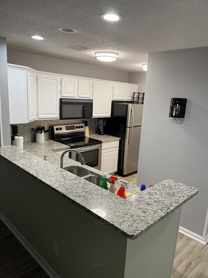 Refrigerador, microondas, horno, placa de cocina