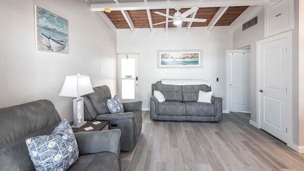 Living area - 65 Standard - Island Vibes - Your Perfect One-Bedroom Villa in Siesta Key Awaits (Siesta Key)